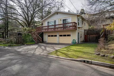 175 Hillcrest St, Ashland, OR 97520