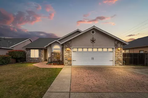 3043 Colonial Ave, Medford, OR 97504