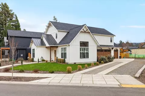 795 Bybee Dr, Jacksonville, OR 97530