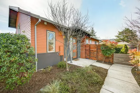 98 Dunn Cir, Ashland, OR 97520