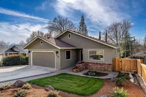 736 NE Oregon Ave, Grants Pass, OR 97526
