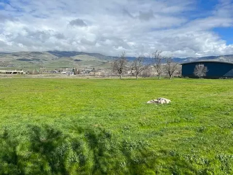 766 E Jefferson Ave, Ashland, OR 97520