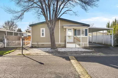 633 E Archwood Dr UNIT 59, Eagle Point, OR 97524