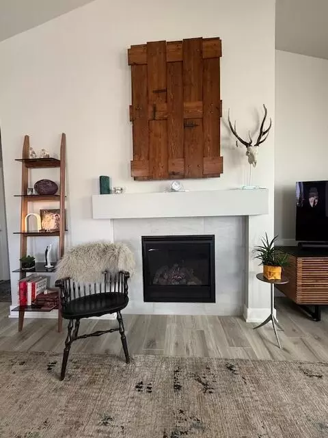 Living - 20835 SE Caldera Dr, Bend, OR 97702 photo 2 of 3