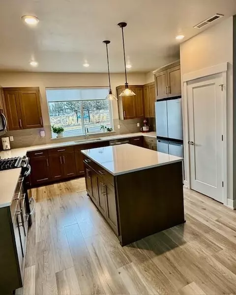 Kitchen - 20835 SE Caldera Dr, Bend, OR 97702 photo 3 of 3
