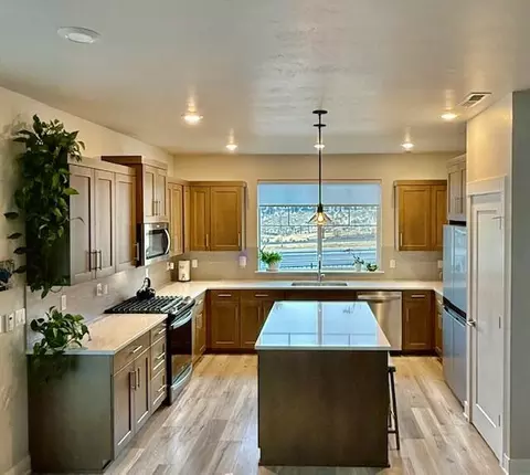 Kitchen - 20835 SE Caldera Dr, Bend, OR 97702 photo 1 of 3