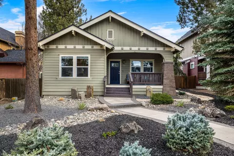 762 NW Mount Washington Dr, Bend, OR 97703