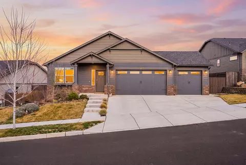 2428 SW 43rd Pl, Redmond, OR 97756