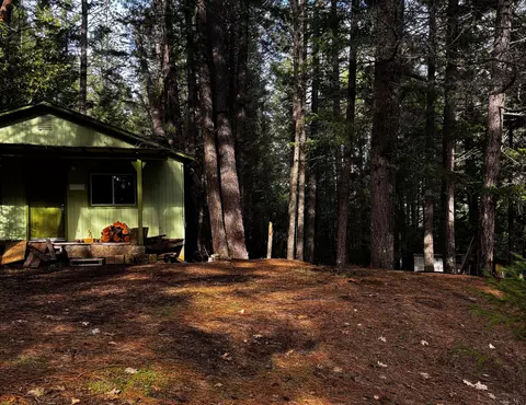 140 Draper Valley Rd, Selma, OR 97538