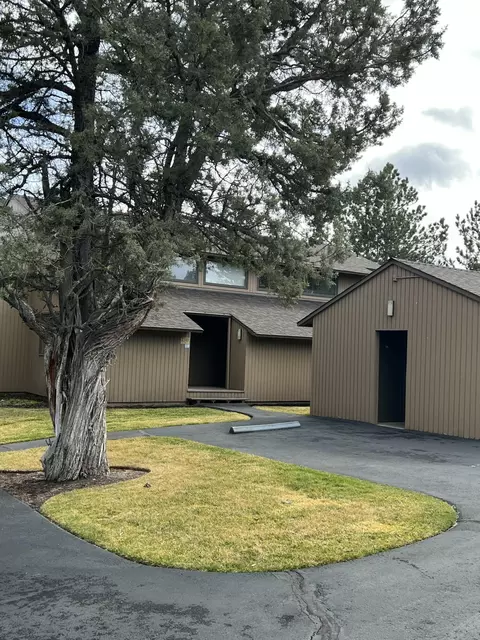 2310 Snowgoose Dr #RV 7A, Redmond, OR 97756