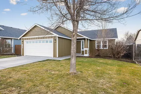 3180 SW Peridot Ave, Redmond, OR 97756