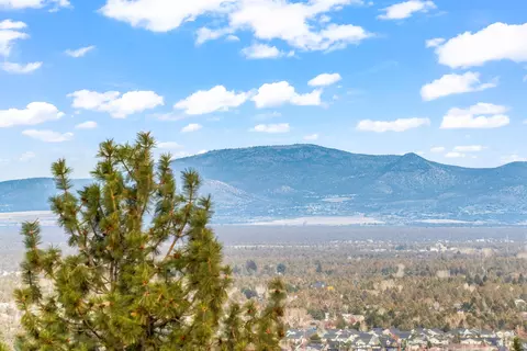 1200 NW Constellation Dr, Bend, OR 97703