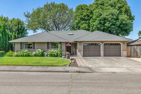 1869 Canyon Ave, Medford, OR 97504