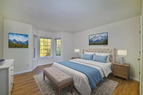 Bedroom - 1193 Greenview Dr, Cave Junction, OR 97523 photo 2 of 4