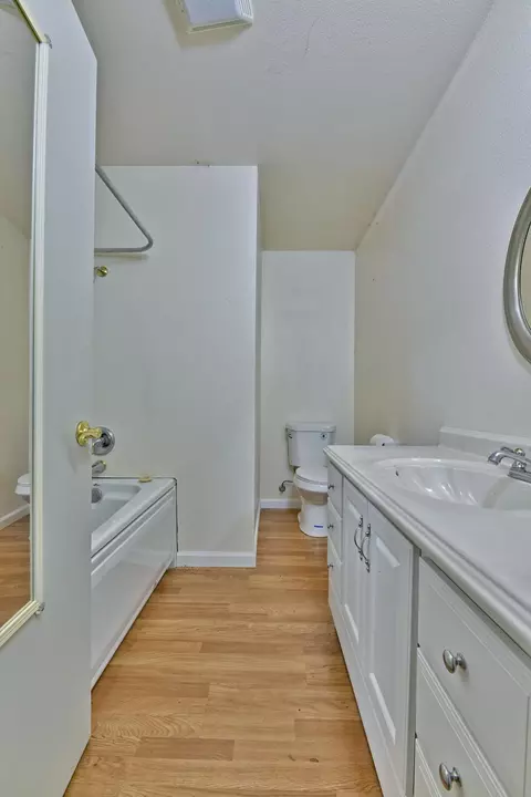 Bath - 1193 Greenview Dr, Cave Junction, OR 97523 photo 1 of 4