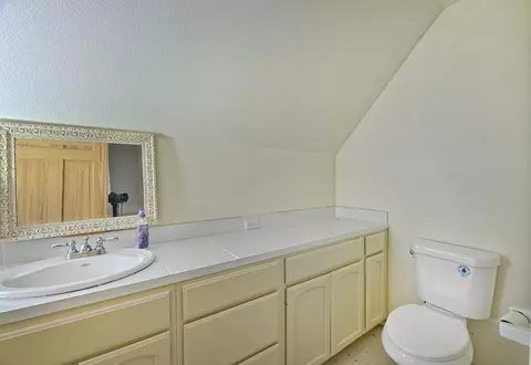 Bath - 1193 Greenview Dr, Cave Junction, OR 97523 photo 4 of 4