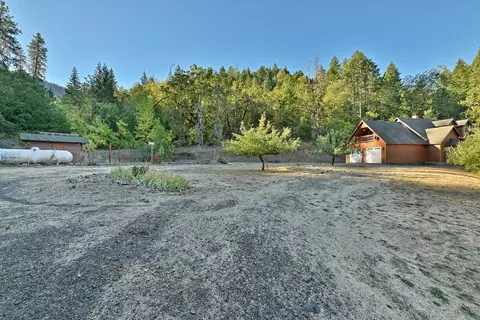 Exterior - 1193 Greenview Dr, Cave Junction, OR 97523 photo 6 of 7