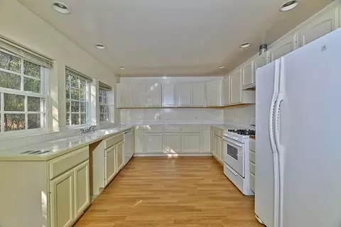 Kitchen - 1193 Greenview Dr, Cave Junction, OR 97523 photo 1 of 2