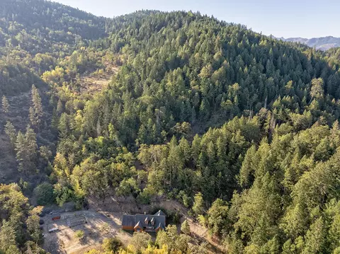 View/Area - 1193 Greenview Dr, Cave Junction, OR 97523 photo 3 of 4