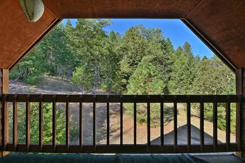 Exterior - 1193 Greenview Dr, Cave Junction, OR 97523 photo 2 of 7