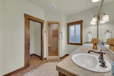 Bath - 61429 Linton Loop, Bend, OR 97702 photo 3 of 7