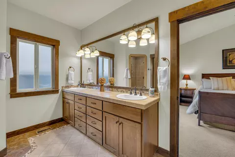 Bath - 61429 Linton Loop, Bend, OR 97702 photo 1 of 7