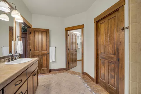 Bath - 61429 Linton Loop, Bend, OR 97702 photo 2 of 7