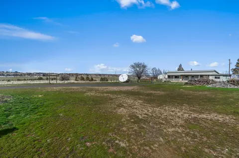 2748 NE Loucks Rd, Madras, OR 97741