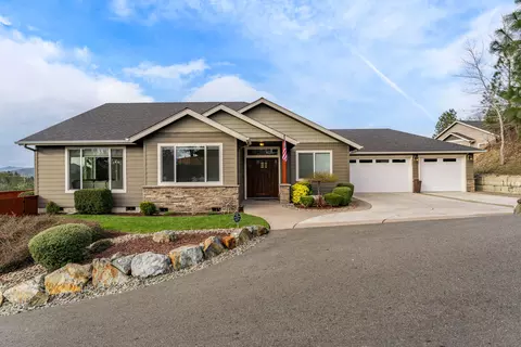 2351 Robertson Crst, Grants Pass, OR 97527