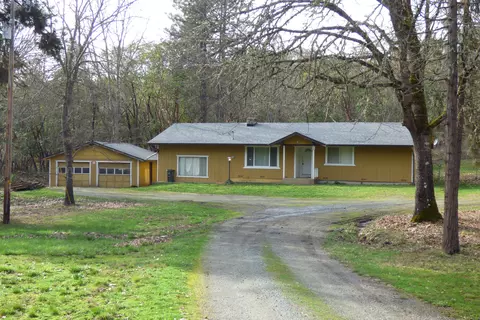 4704 Cloverlawn Dr, Grants Pass, OR 97527