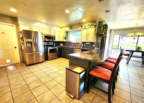 Kitchen - 120 Hammel Rd, Eagle Point, OR 97524 photo 6 of 8
