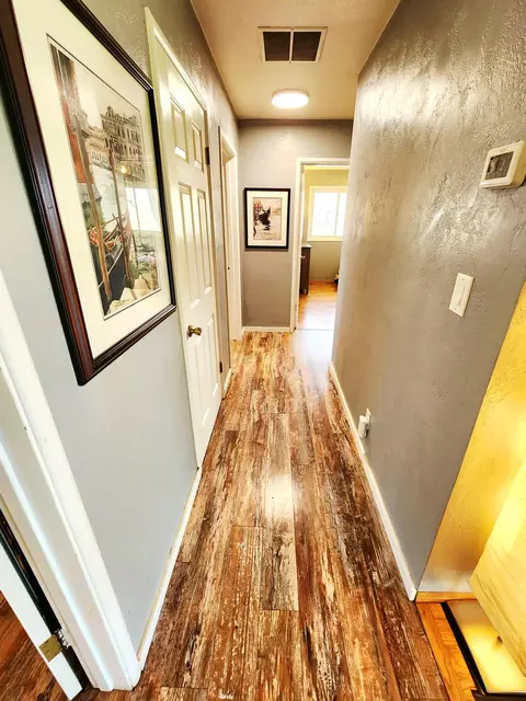 Entry Way - 120 Hammel Rd, Eagle Point, OR 97524 photo 2 of 3