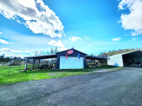 Exterior - 120 Hammel Rd, Eagle Point, OR 97524 photo 3 of 14