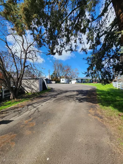 Exterior - 120 Hammel Rd, Eagle Point, OR 97524 photo 13 of 14