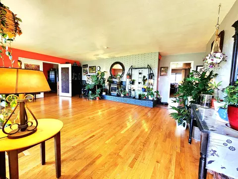 Living - 120 Hammel Rd, Eagle Point, OR 97524 photo 2 of 5