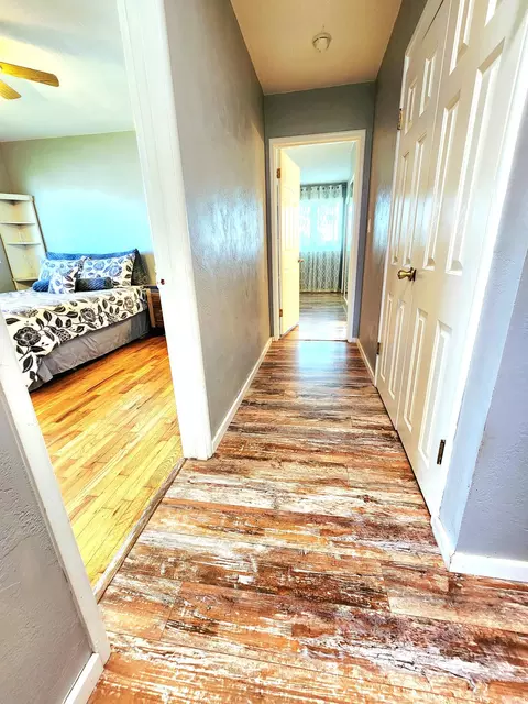 Entry Way - 120 Hammel Rd, Eagle Point, OR 97524 photo 1 of 3
