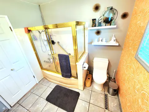 Bath - 120 Hammel Rd, Eagle Point, OR 97524 photo 1 of 2