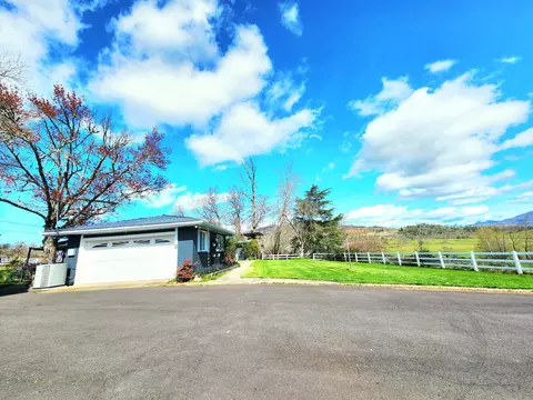 Exterior - 120 Hammel Rd, Eagle Point, OR 97524 photo 4 of 14