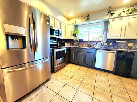 Kitchen - 120 Hammel Rd, Eagle Point, OR 97524 photo 2 of 8