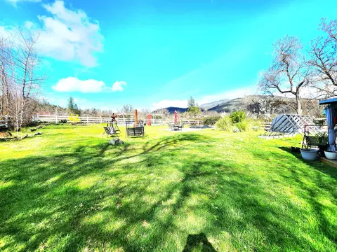Exterior - 120 Hammel Rd, Eagle Point, OR 97524 photo 6 of 14
