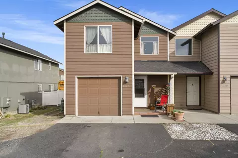 2228 SW 23rd St, Redmond, OR 97756