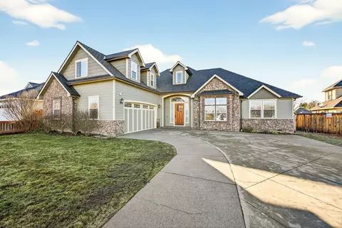 1617 Tennessee Ln, Central Point, OR 97502