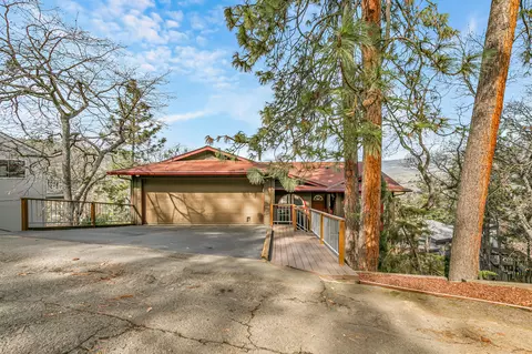 211 Glenview Dr, Ashland, OR 97520