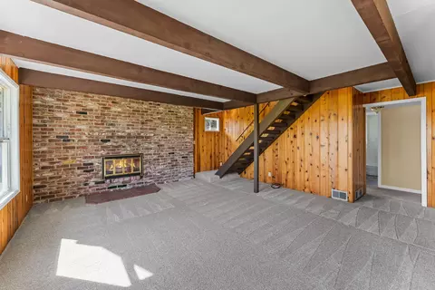 Living - 200 Sierra Dr, Eagle Point, OR 97524 photo 1 of 3