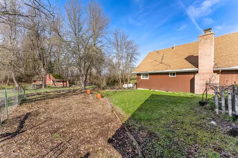 Exterior - 200 Sierra Dr, Eagle Point, OR 97524 photo 9 of 9