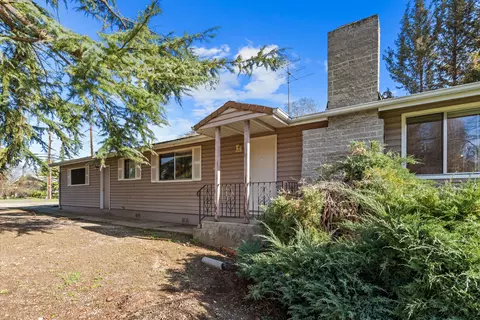 837 S Royal Ave, Eagle Point, OR 97524