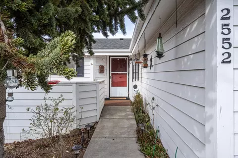 2552 NE Iris Way, Bend, OR 97701 photo 3