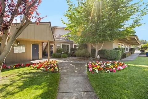 2252 Table Rock Rd #SPC 128, Medford, OR 97501