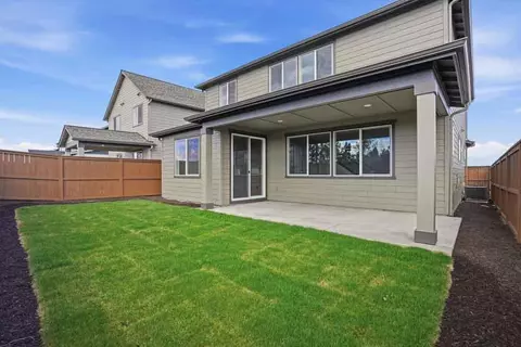 Exterior - 3923 NE Oakside Lp, Bend, OR 97701 photo 2 of 8