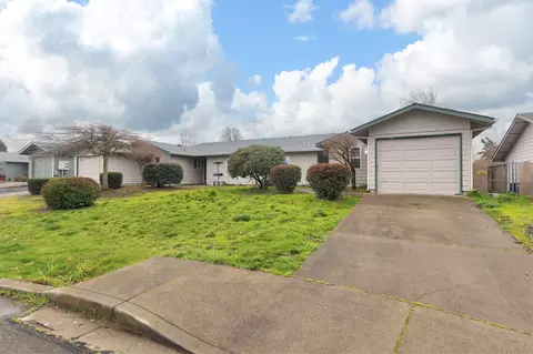 1460 SW Kokanee Ln, Grants Pass, OR 97527